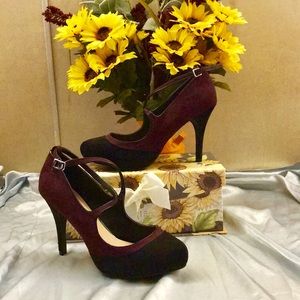 MEW Elegant, 2 tone pump -criss cross strapping!